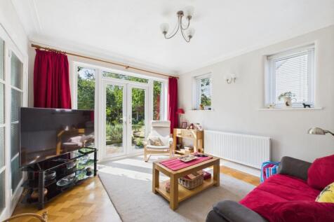 CAM02386G0-PR0141-STILL015