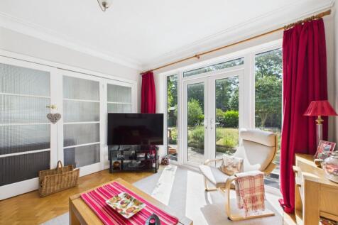 CAM02386G0-PR0141-STILL016