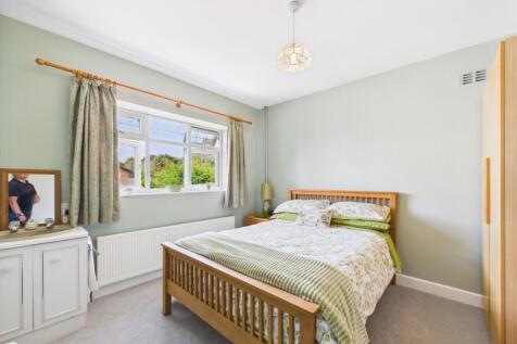 CAM02386G0-PR0141-STILL027