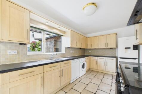 CAM02386G0-PR0146-STILL011