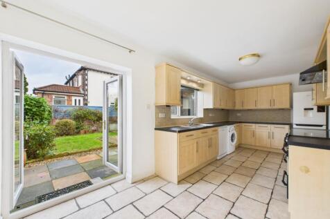 CAM02386G0-PR0146-STILL009