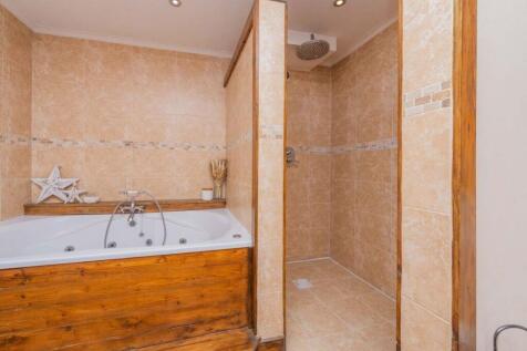 Downstairs Bathroom EmilyDimelowEwemoveWhitchurcha