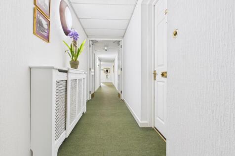 Hallway - Mere Court - EweMove Estate Agents