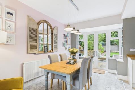 CAM04077G0-PR0056-STILL004