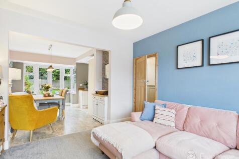 CAM04077G0-PR0056-STILL003