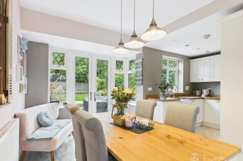 CAM04077G0-PR0056-STILL005