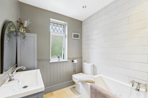 CAM04077G0-PR0056-STILL024