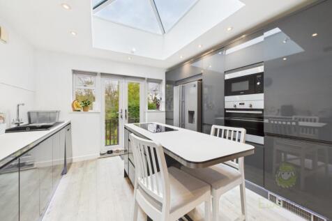 CAM05477G0-PR0012-STILL011