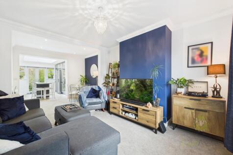 CAM05477G0-PR0012-STILL005