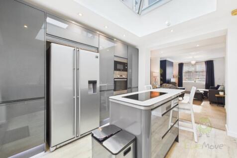 CAM05477G0-PR0012-STILL012