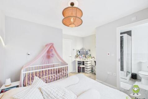 Master Bedroom EmilyDimelowEwemoveWhitchurchandNan