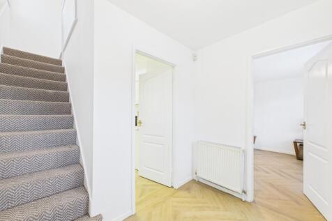 CAM02386G0-PR0152-STILL004