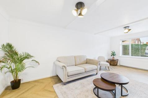 CAM02386G0-PR0152-STILL008