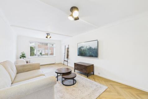 CAM02386G0-PR0152-STILL010