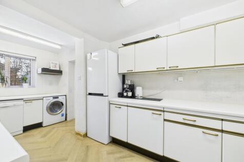 CAM02386G0-PR0152-STILL019