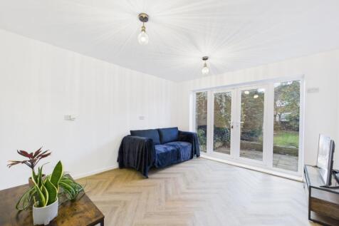 CAM02386G0-PR0152-STILL021