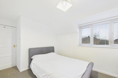 CAM02386G0-PR0152-STILL028