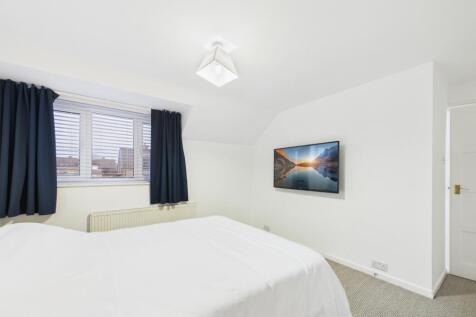 CAM02386G0-PR0152-STILL030