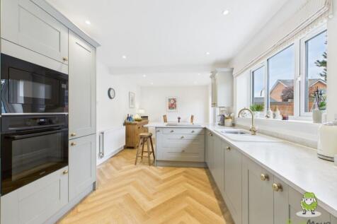 CAM02463G0-PR0086-STILL012