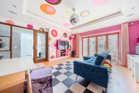 Paly Room