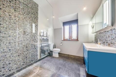 Ensuite To The Master Bedroom