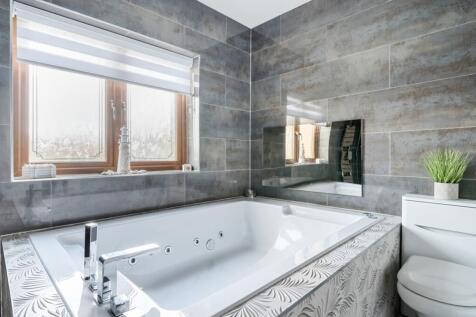 Double Jacuzzi Bath
