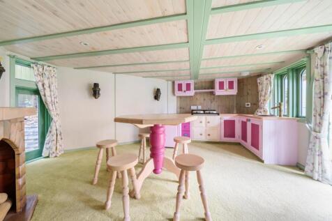 Downstairs In The Play House (Restricted Head Heig