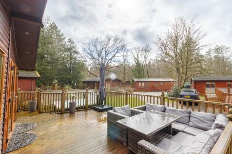 Decking to Hot Tub