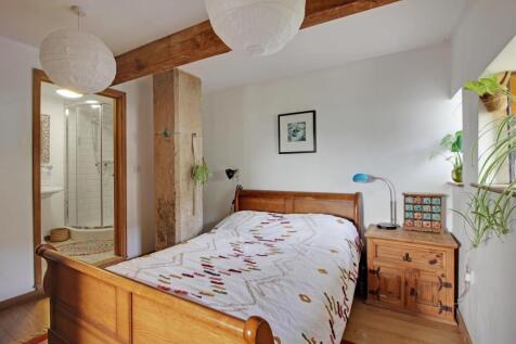 Bedroom 1 - double
