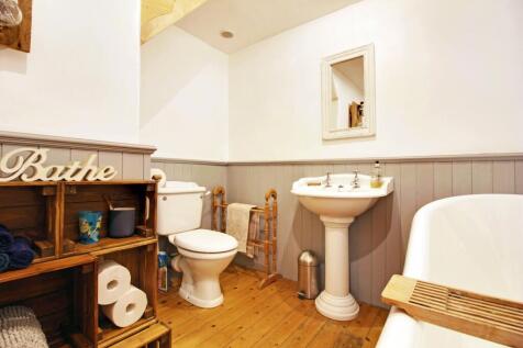 1st Floor Bathroom