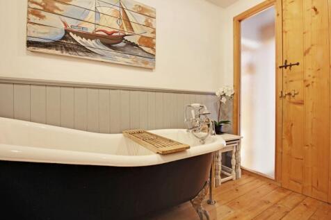 1st Floor Bathroom