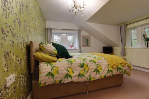 Double bedroom 4