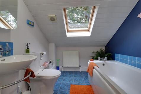 Family bathroom 2