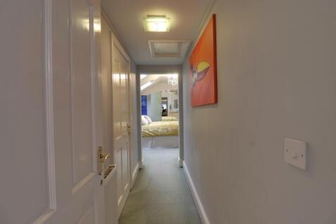 Entrance Principle bedroom en-suite
