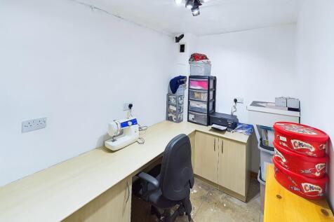 CAM04233G0-PR0009-STILL014