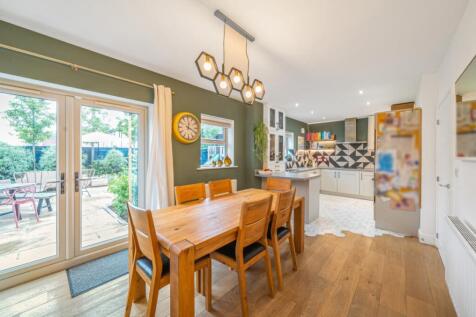 EweMove Wetherby Dining Kitchen