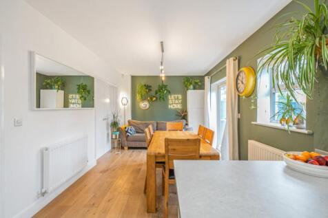EweMove Wetherby Kitchen3