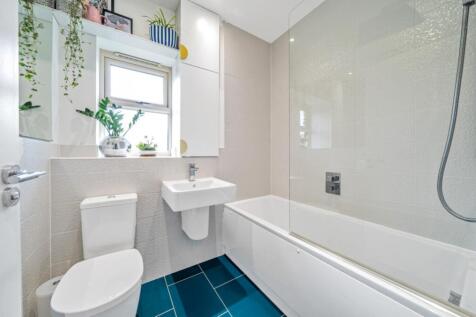 EweMove Wetherby Bathroom