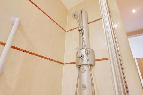 Bedroom 1 - ensuite Bathroom