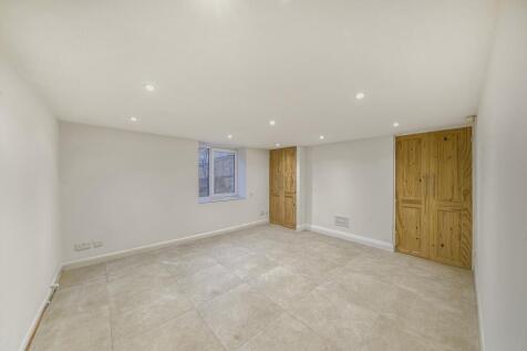 Lower ground floor family room