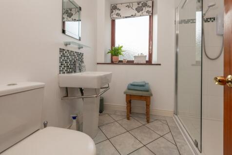 EnSuite to Bedroom 1