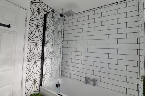 Overbath shower