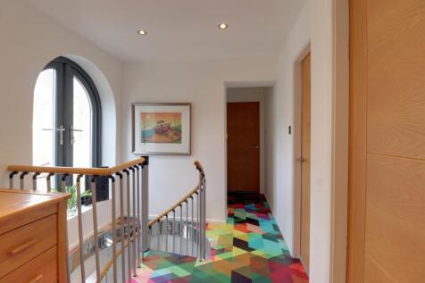 Spacious landing