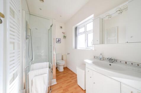 Ensuite to bedroom 1