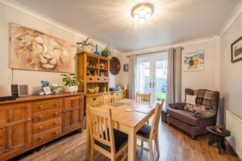 Dining area 1