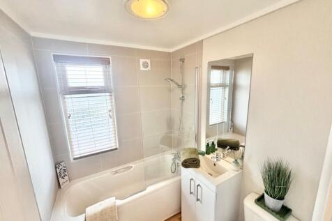 ladstone bathroom