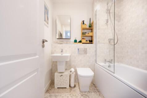 Bathroom Paul Benson Ewemove Goole And Selby
