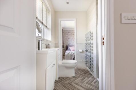 Jack  Jill Ensuite Between Bedroom 3 And Bedroom 4