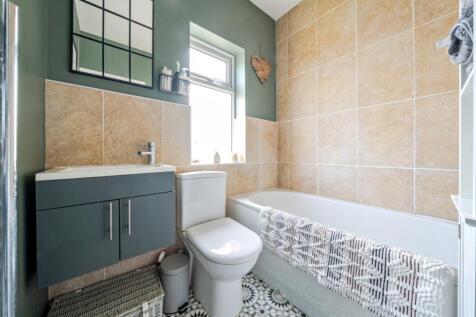 EweMove Harrogate Bathroom