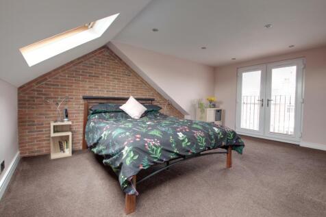 Loft bedroom with Juliet balcony